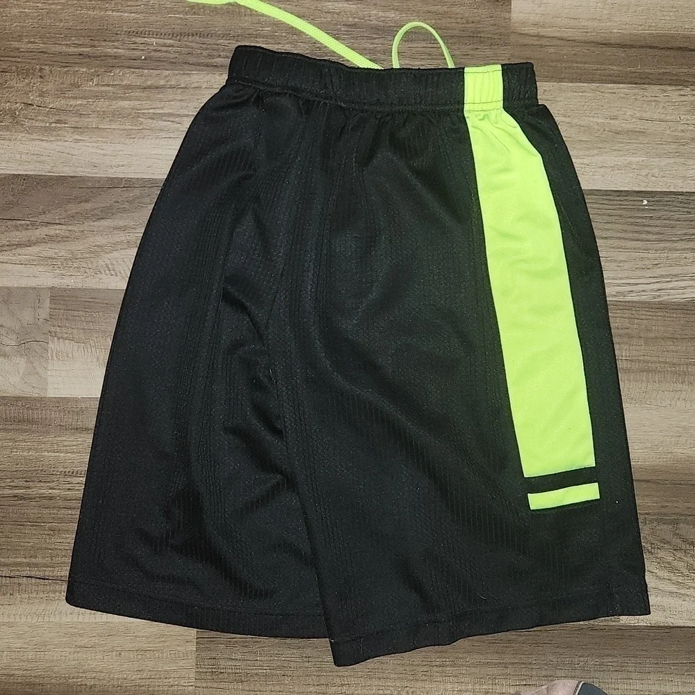NIKE Atheletic Shorts Size Medium  Black and Yellow